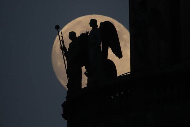 Photos of Supermoon of 2020 angels