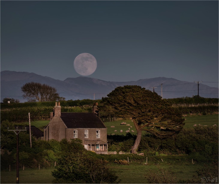 Photos of Supermoon of 2020 Snowdonia National Park, Wales, the UK