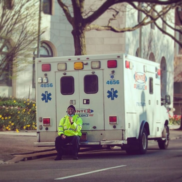 18 Photos of NYC During Lockdown ambulance