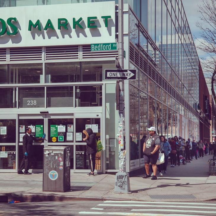 18 Photos of NYC During Lockdown williamsburg supermarket