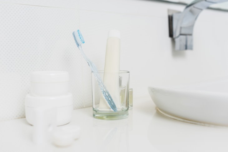 5 Tips to Keep Your Toothbrush Truly Clean storage