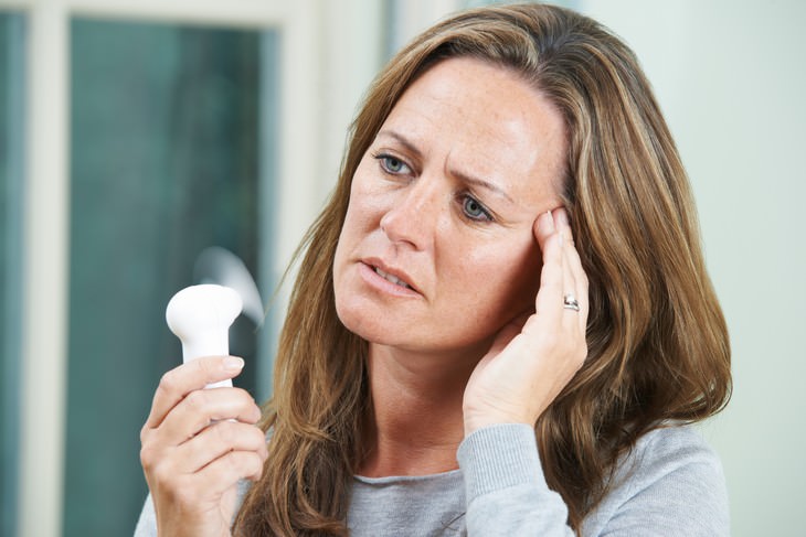 7 Causes of Night Sweat and When to be Concerned woman having hot flashes