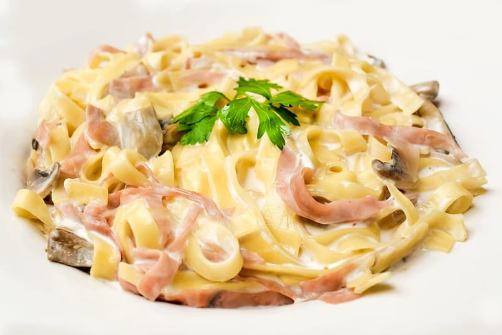 Surprisingly Harmful Takeout Foods Chicken Alfredo