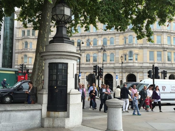 8 Secret Rooms in the World’s Most Famous Landmark Trafalgar square