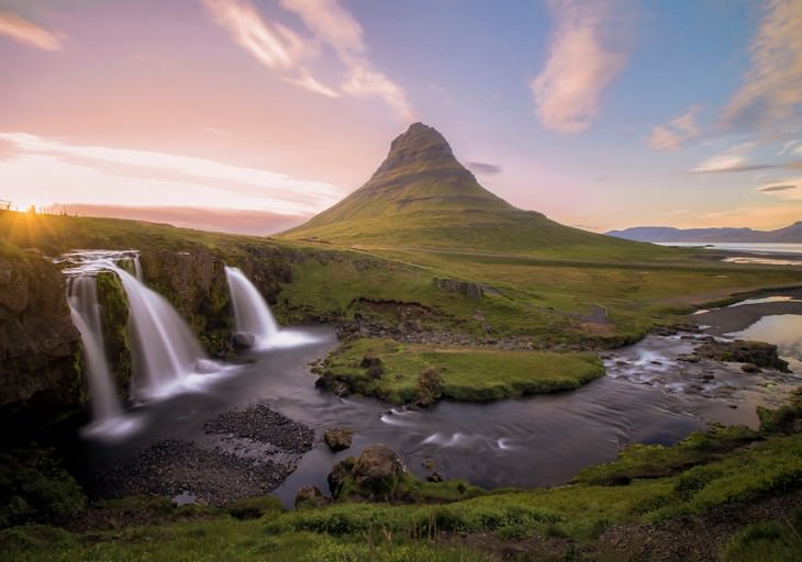 The Magic of Iceland in 15 Mesmerizing Photos Arrowhead Mountain (Kirkjufell)