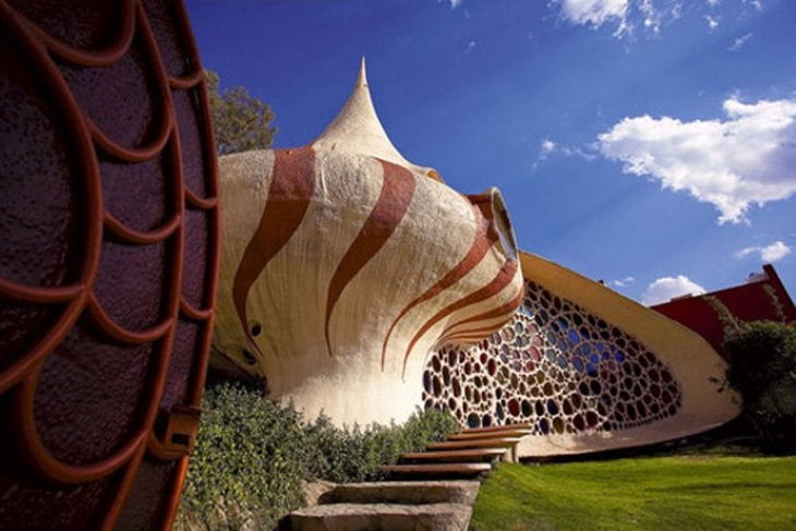 buildings inspired by nature The Nautilus House in Mexico by Javier Senosiain of Arquitectura Organica