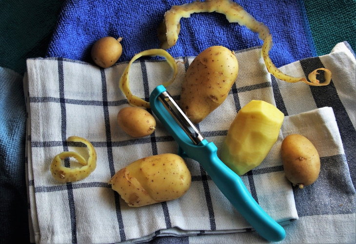 Sweet vs Regular Potato peeling potatoes