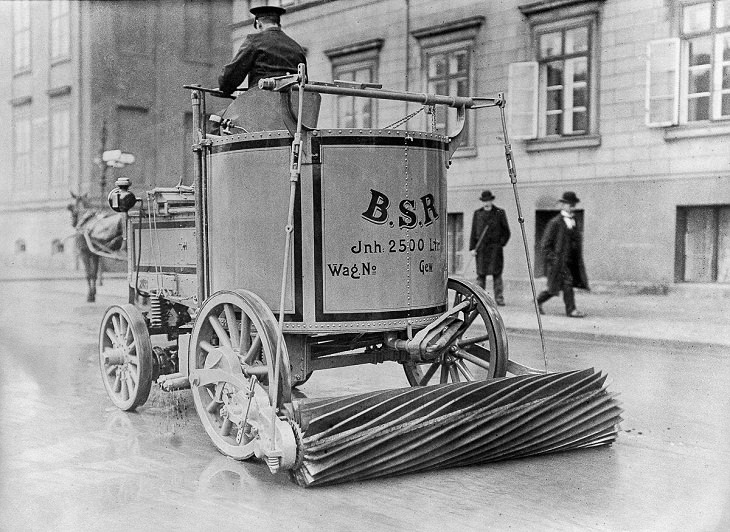 Oldest electric cars,  An electric street sweeper