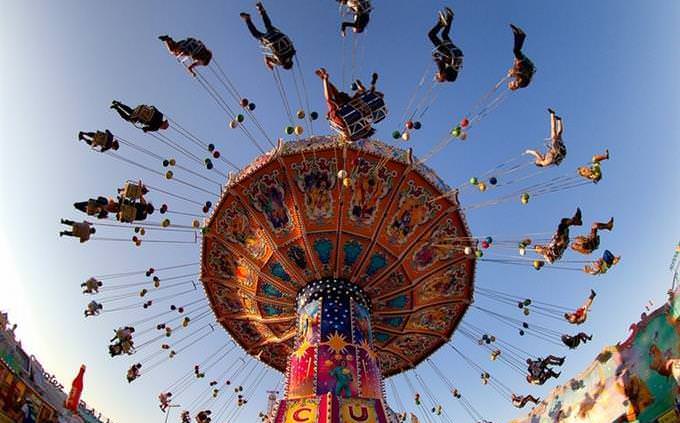 People on an amusement park ride