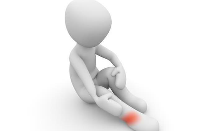 A cartoon figure of a man with a reddened area in his leg