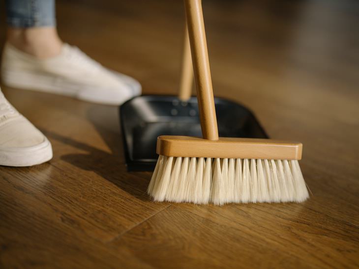 Common Floor & Carpet Cleaning Mistakes sweeping floors