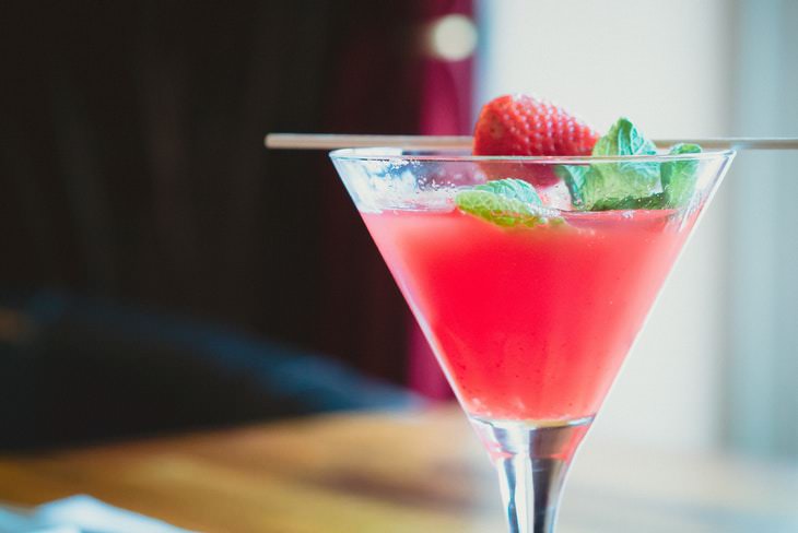 the history of famous cocktails Cosmopolitan