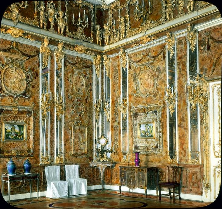 The Mysterious Disappearance of the Amber Room