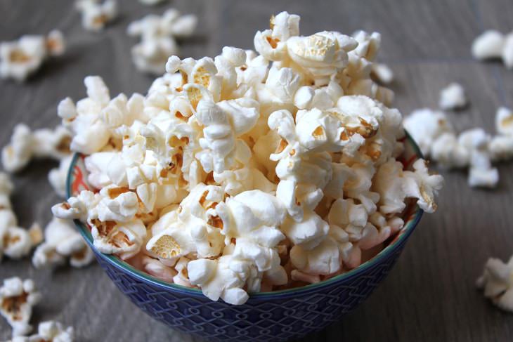 Foods and Drinks that Cause Bloating Popcorn