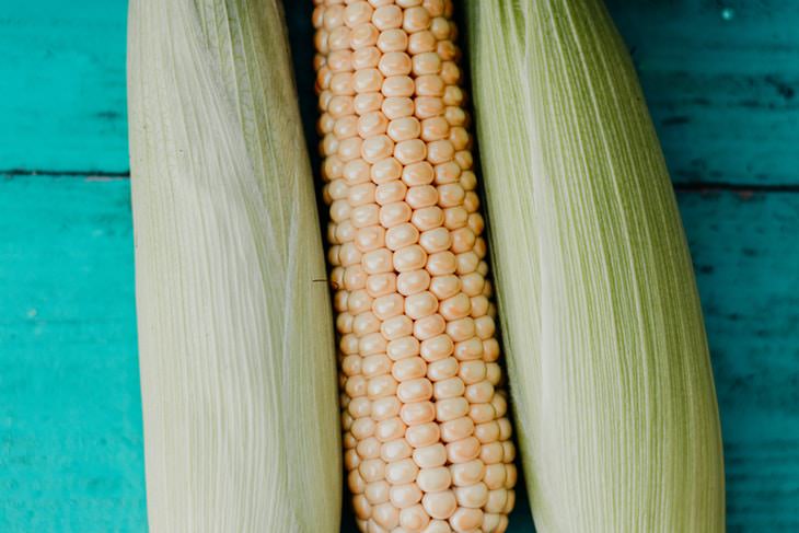 Foods and Drinks that Cause Bloating Corn