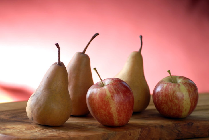 Foods and Drinks that Cause Bloating Apples and Pears