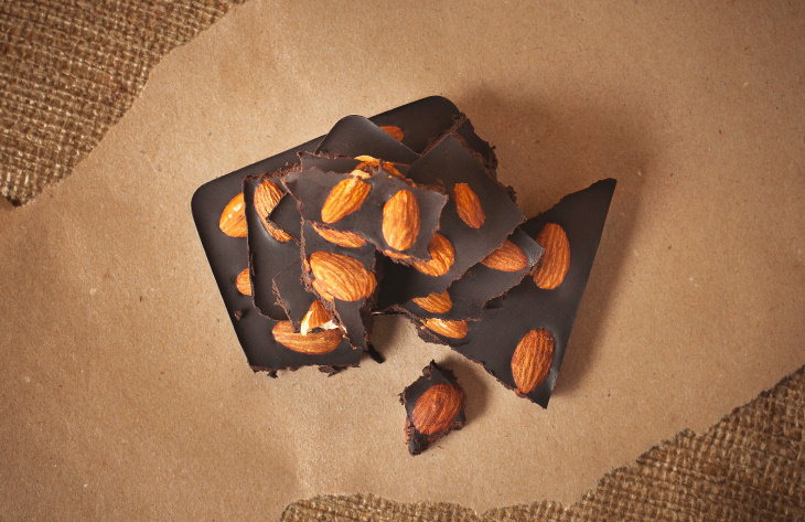 Weight Loss Snacks Dark Chocolate and Almonds