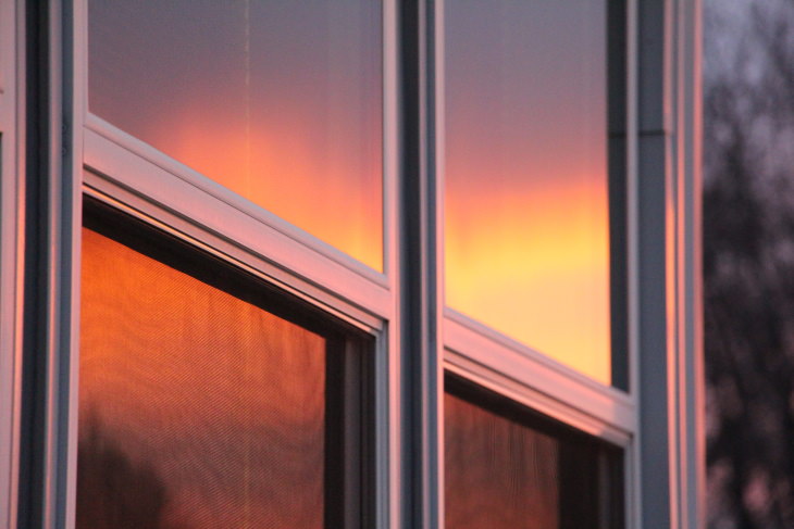 tips to cool down the bedroom reflective windows