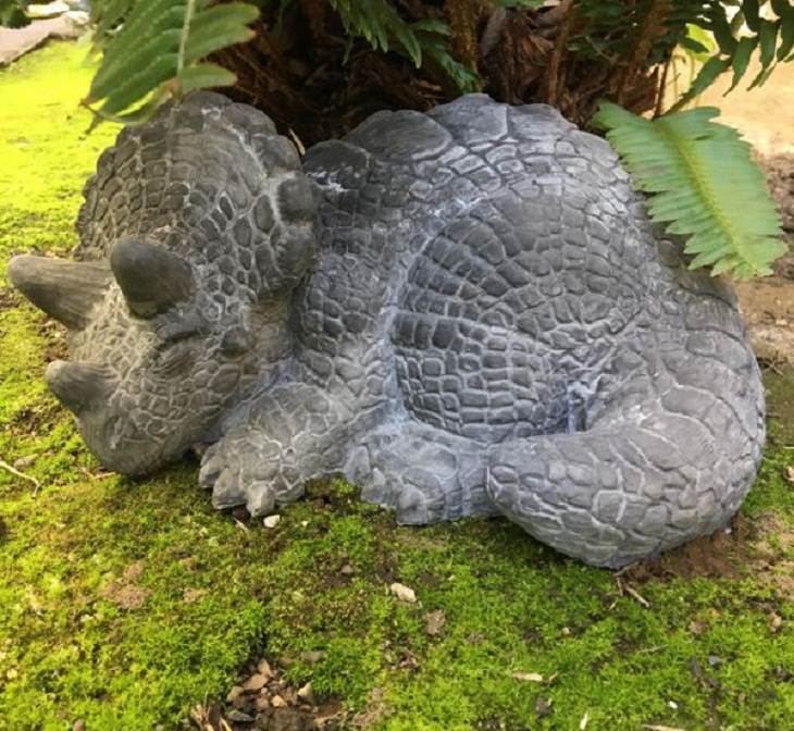 DIY Creations garden stone, dinosaur