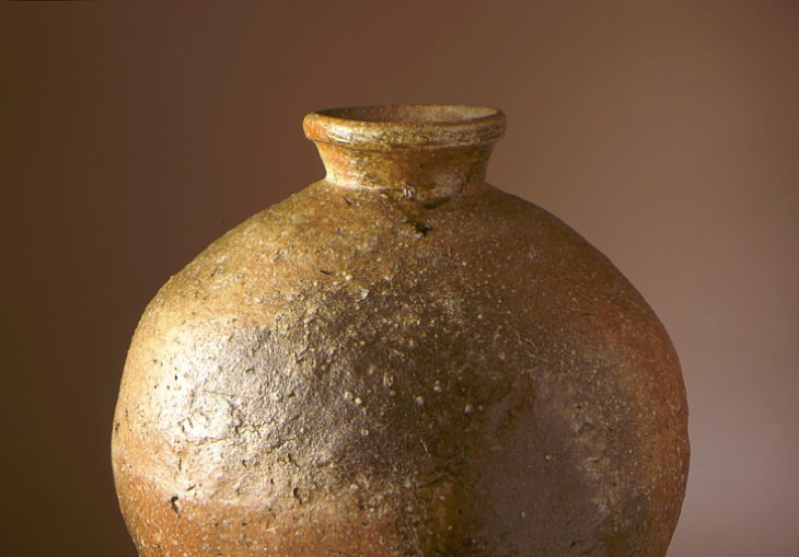 Mind-Blowing History Facts Japanese Jar from the ​Muromachi period (early 15th century)