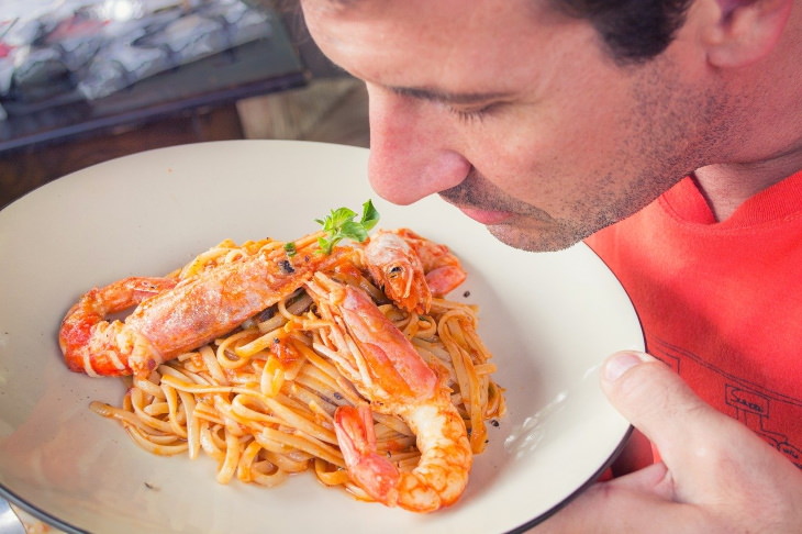 How Long You Can Keep Leftovers man smells food