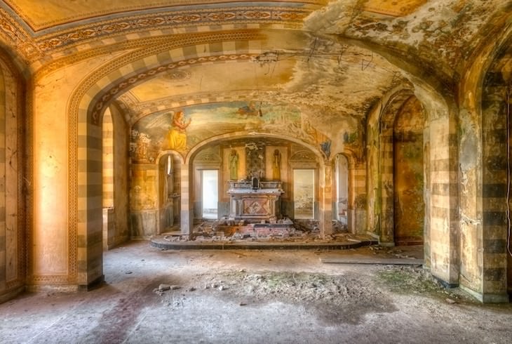 13 Stunning Photos of Abandoned Churches