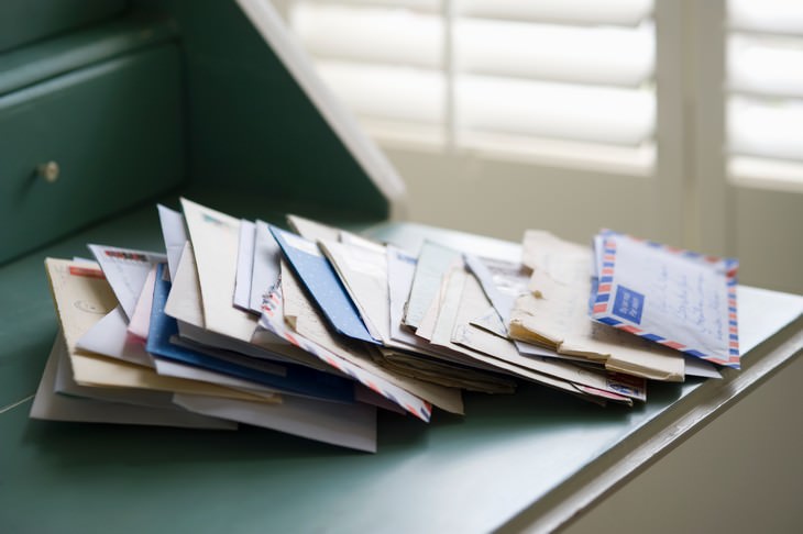 10 Items You Should Never Throw in The Garbage mail