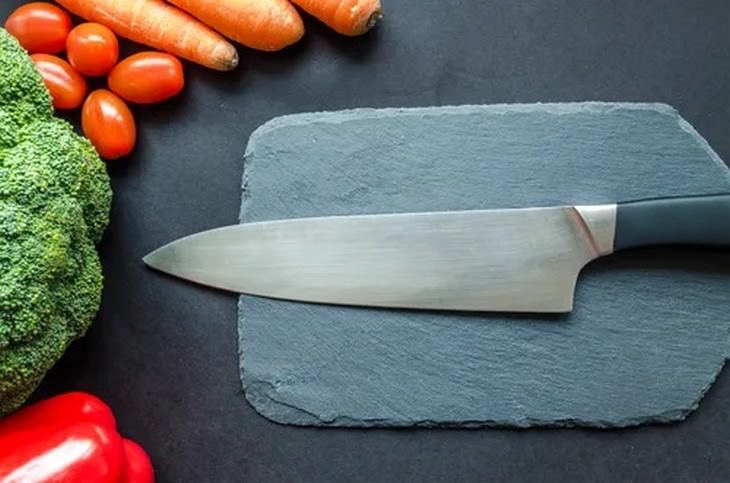 10 Items You Should Never Throw in The Garbage kitchen knife
