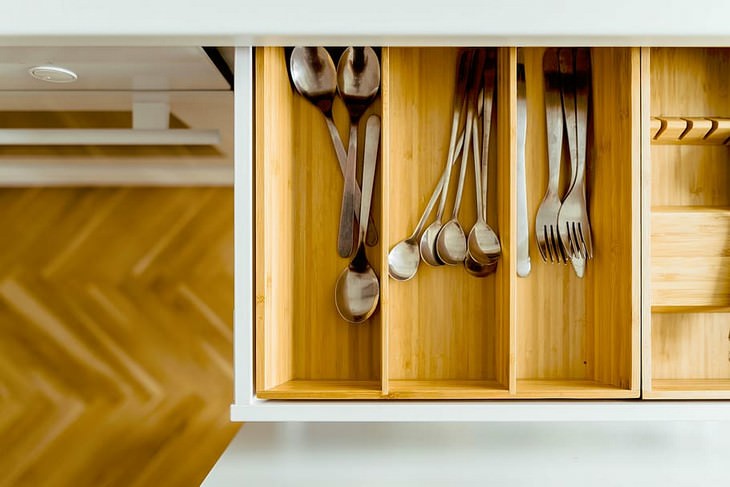 6 Simple & Practical Tips To Organize Your Kitchen kitchen drawer
