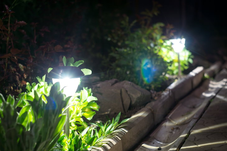 Simple Home Upgrades solar lights in the garden