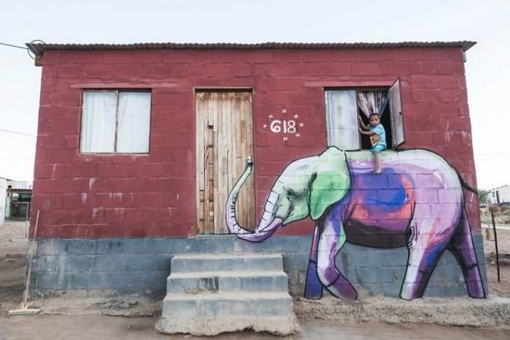 Graffiti Artist Uses Surroundings Brilliantly