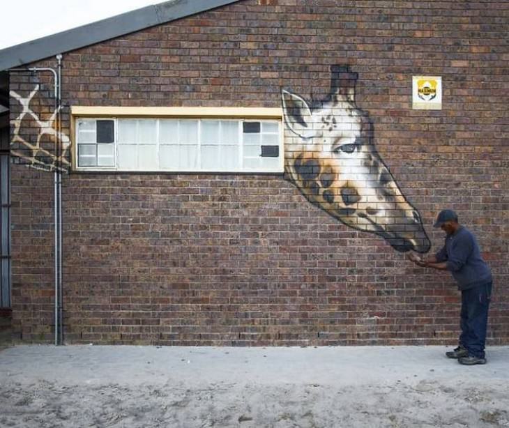 Graffiti Artist Uses Surroundings Brilliantly