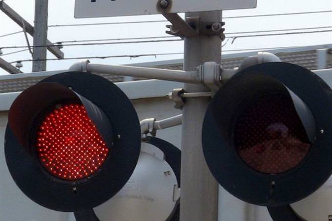 train crossing lights