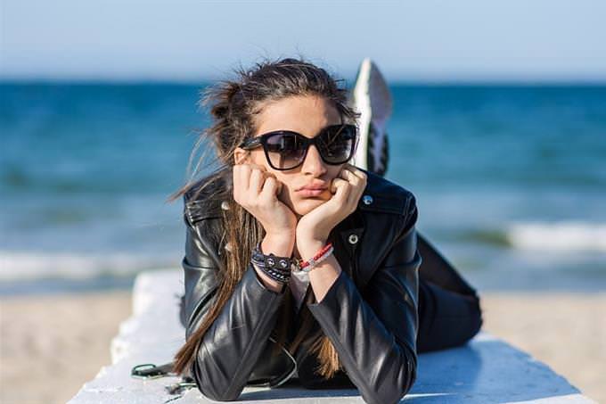 woman with sunglasses on the beach