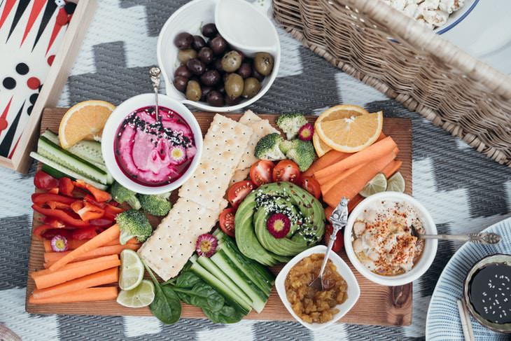 How to Eat Healthy When You’re Stressed snack platter