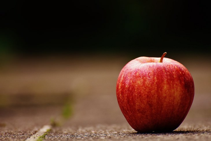 7 Nutrition Myths That Experts Want You to Forget apple