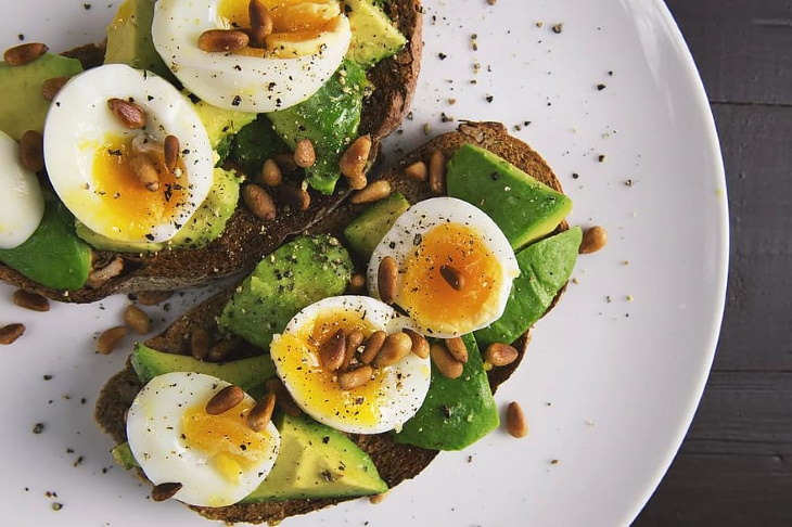 weight loss benefits eggs avocado toast
