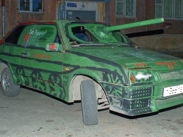 Only in Russia: Cars Transformed into Tanks visibility