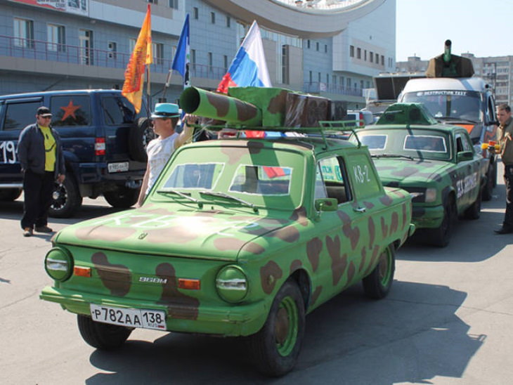 Only in Russia: Cars Transformed into Tanks car-tank parade