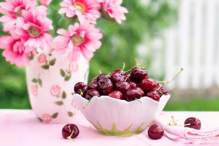 Foods to Eat After 50 cherries