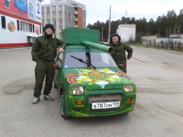 Only in Russia: Cars Transformed into Tanks the proud owners