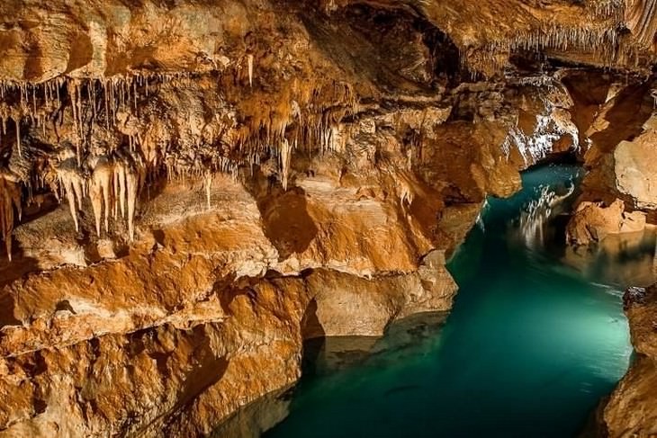 10 Most Beautiful Caves in the US Cosmic Cavern, Arkansas