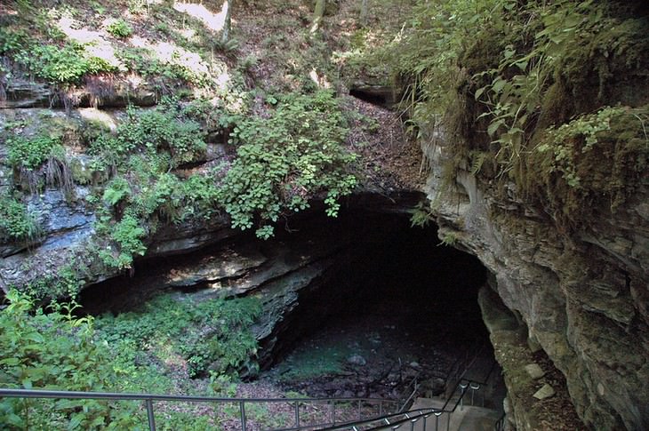 10 Most Beautiful Caves in the US Mammoth Cave, Kentucky