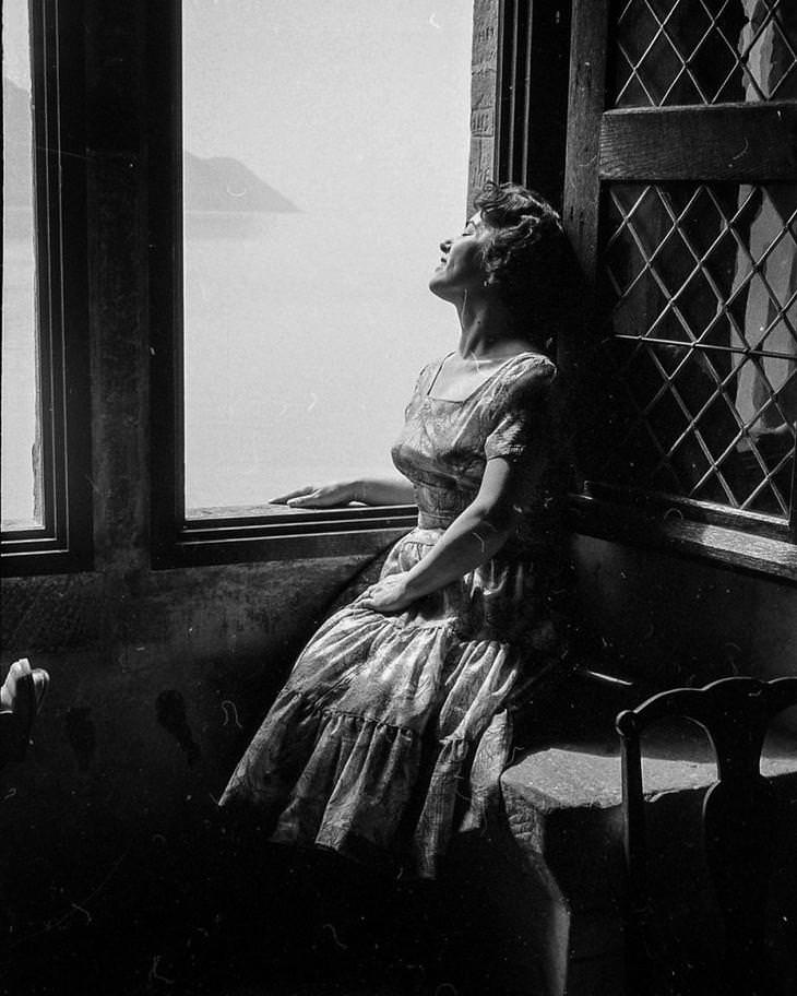 Amazing 20th Century Street Photography Uncovered woman looking out the window