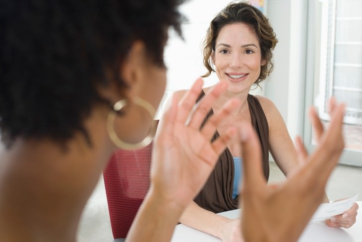 8 Conversation Mistakes To Avoid two women in conversation
