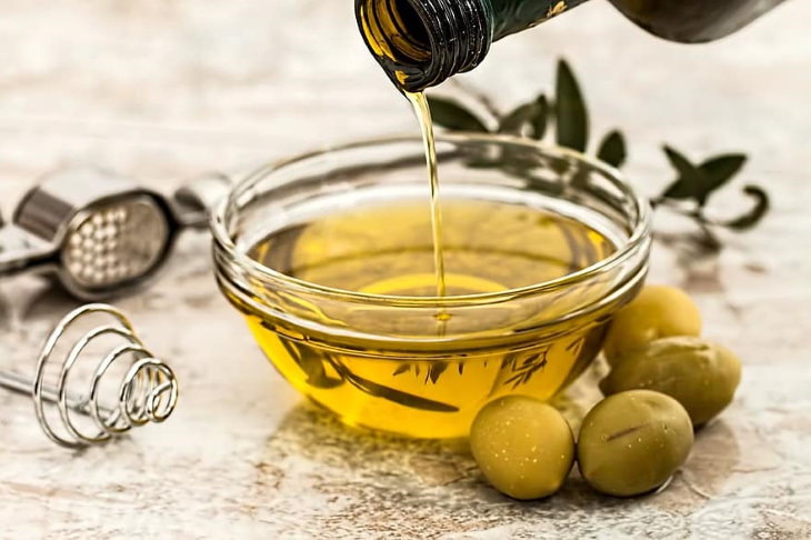 Olive vs. Vegetable Oil olive oil in a little bowl