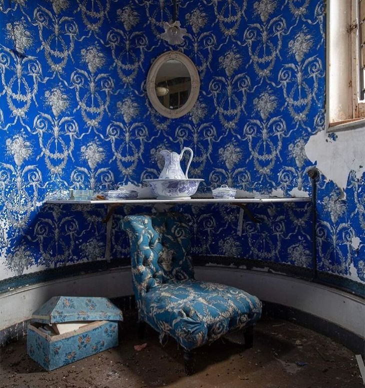 Abandoned European Buildings by Christophe Van De Walle The smallest room in a big abandoned castle in France