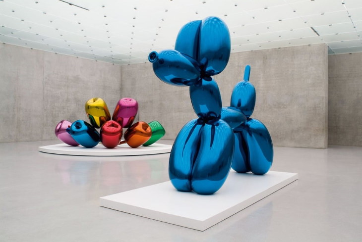 World-Famous Sculptures Balloon Dog by Jeff Koons (1994-2000)
