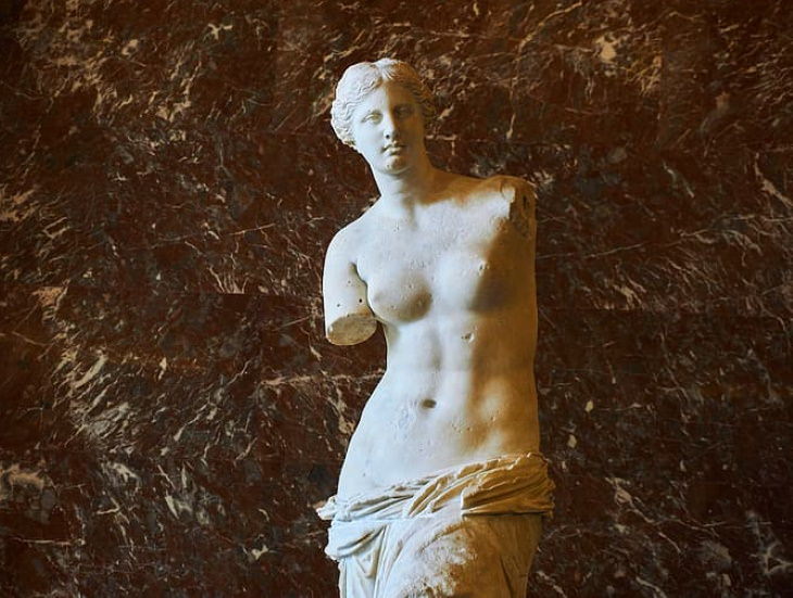 World-Famous Sculptures Venus de Milo (c. 130 BC)