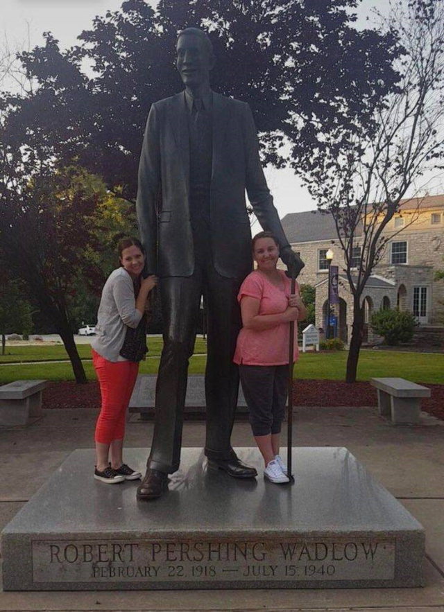 Comparison Photos Robert Wadlow statue